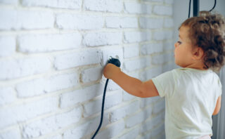 Protecția solară – importantă de la primele luni de viață!